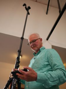 Die aufgestellte Charters Pole mit ihrem Erfinder Rodney Charter.