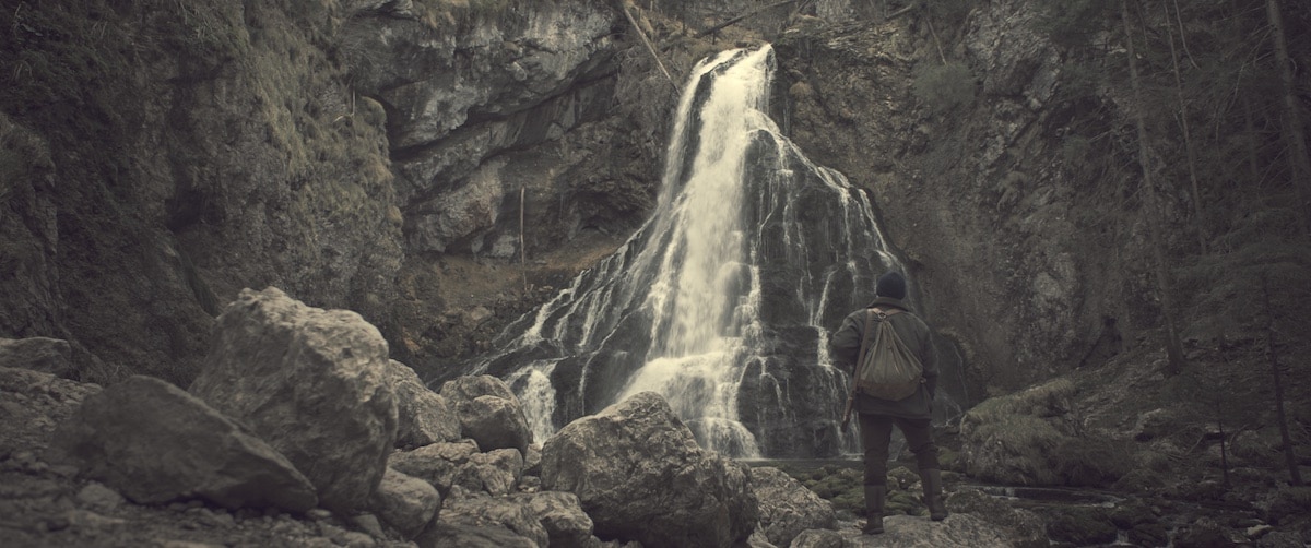 Filmstill aus "Der Pass" mit Torrener Wasserfall 