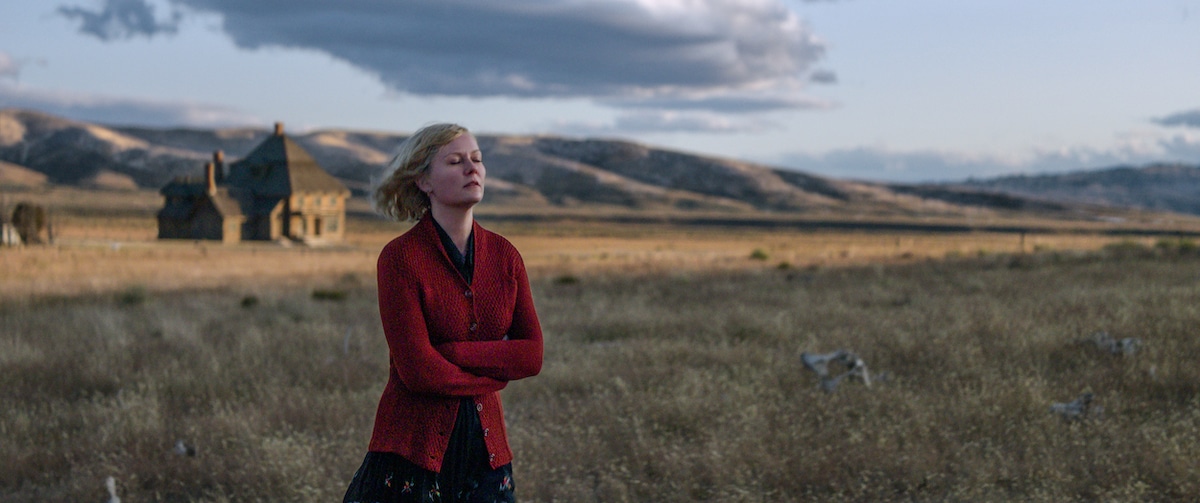 Kirsten Dunst spielt die in einen Abwärtsstrudel geratende Rose. (Foto: Ari Wegner / Netflix)