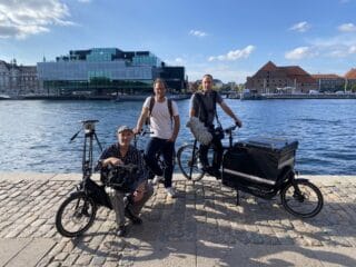 Ein Drehteam mit zwei Lastenrädern