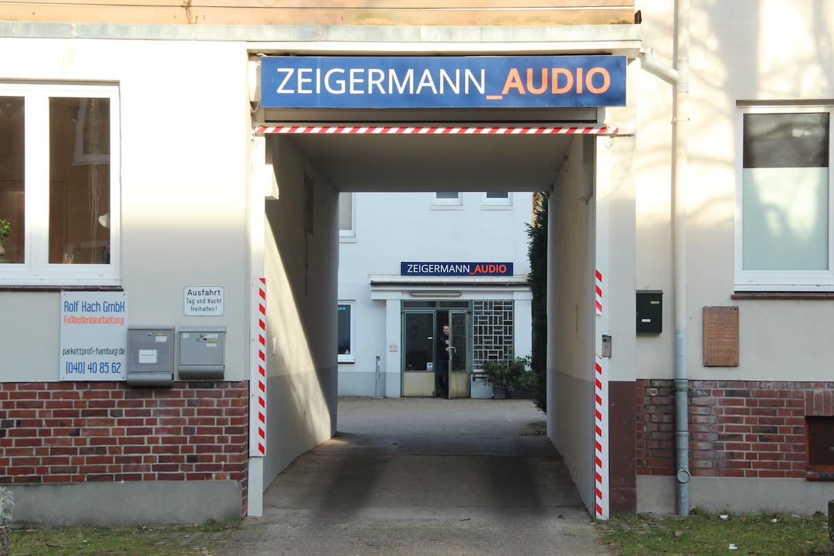 Der Eingang zu Zeigermann_Audio in der Hamburger Beimoorstraße