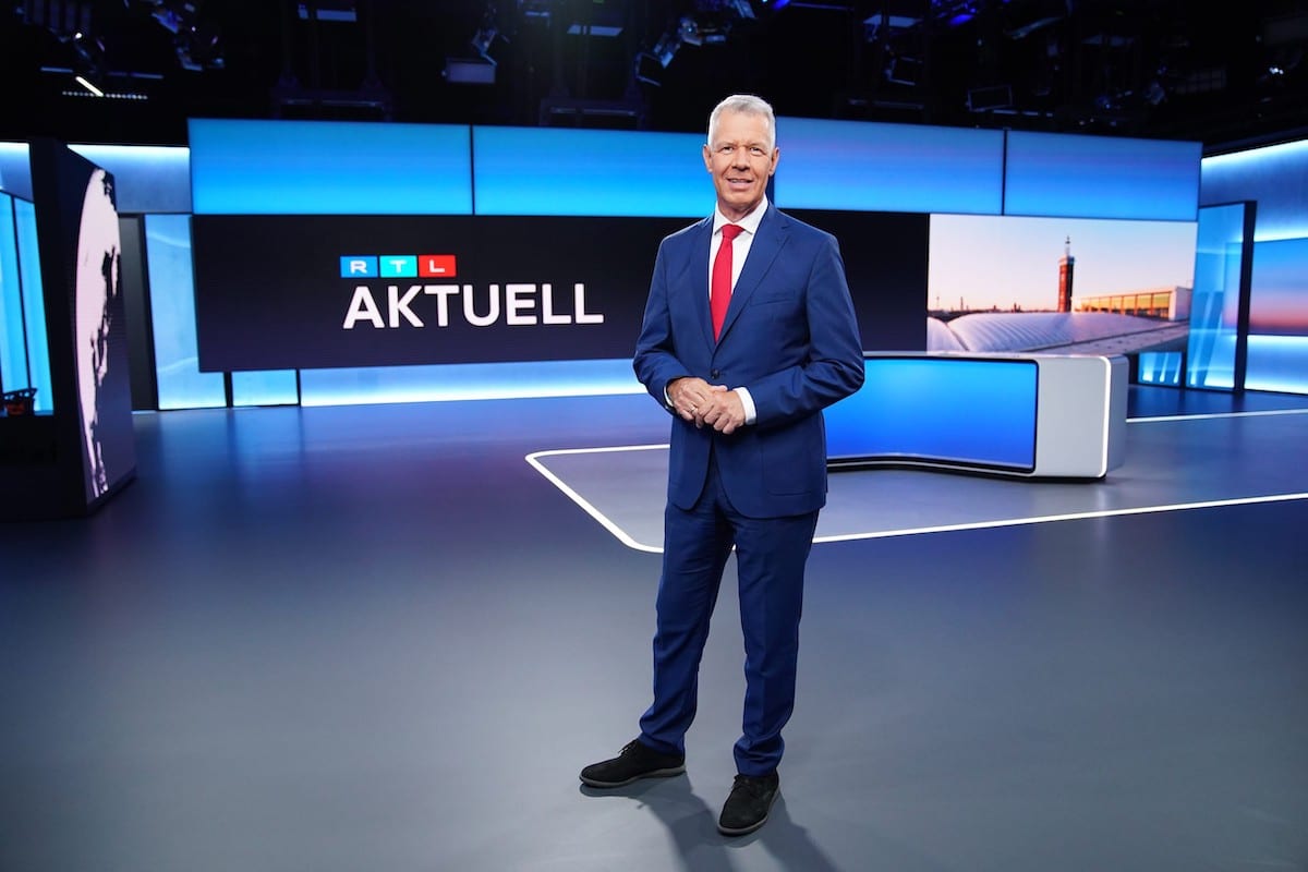 RTL-Moderator Peter Kloeppel im neuen Nachrichtenstudio