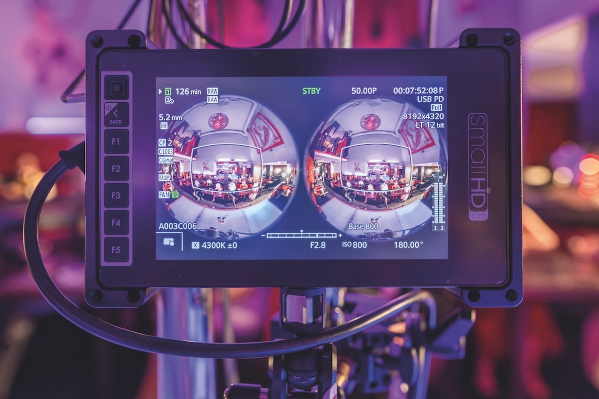 Monitor mit stereoskopischer Aufnahme mit Canon Dual Fisheye RF 5.2 mm F2.8